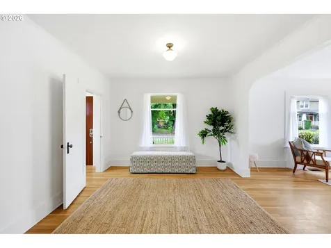 6104 SE Francis Street Portland OR 97206
