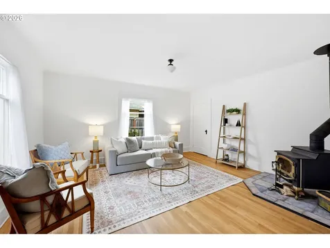 6104 SE Francis Street Portland OR 97206