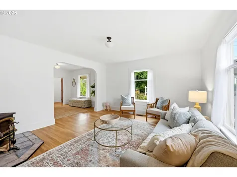 6104 SE Francis Street Portland OR 97206
