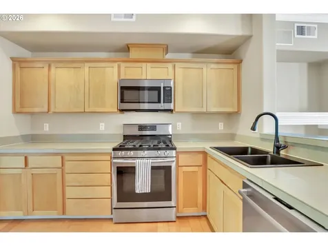 2879 NW Kennedy Court Portland OR 97229