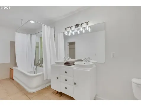 2879 NW Kennedy Court Portland OR 97229