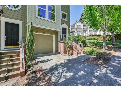 2879 NW Kennedy Court Portland OR 97229