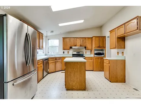 310 E 10th Place Junction City OR 97448