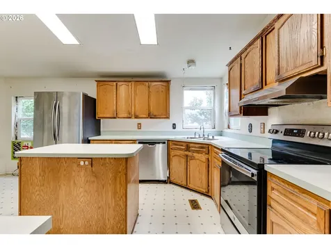 310 E 10th Place Junction City OR 97448