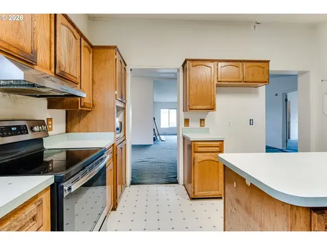 310 E 10th Place Junction City OR 97448