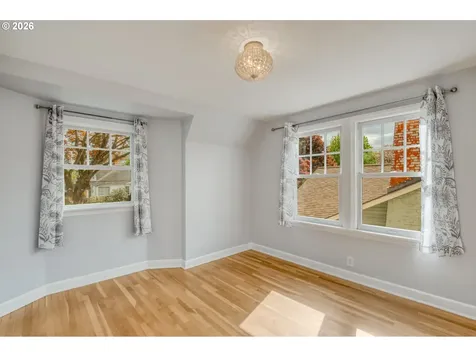 4315 NE Laurelhurst Place Portland OR 97213