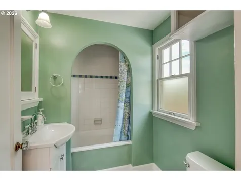 4315 NE Laurelhurst Place Portland OR 97213