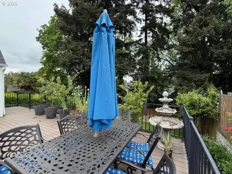 4315 NE Laurelhurst Place Portland OR 97213