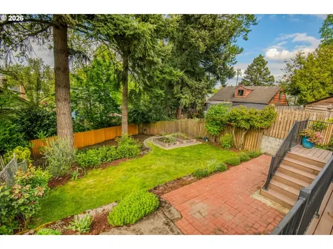 4315 NE Laurelhurst Place Portland OR 97213