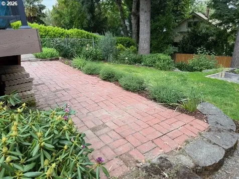 4315 NE Laurelhurst Place Portland OR 97213