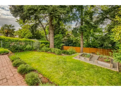 4315 NE Laurelhurst Place Portland OR 97213