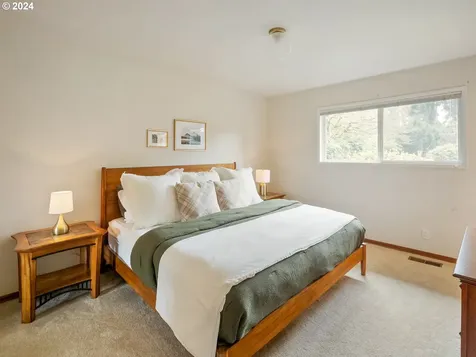 1225 NE 166th Avenue Portland OR 97230