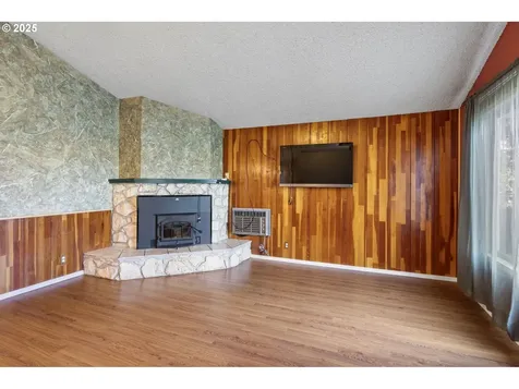 26 E 3rd Street Lowell OR 97452