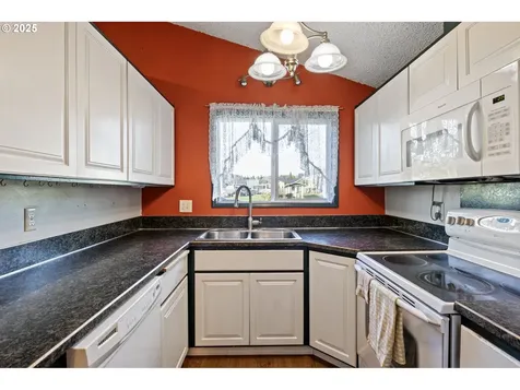 26 E 3rd Street Lowell OR 97452