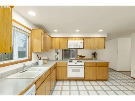 6196 SE Century Court Hillsboro OR 97123