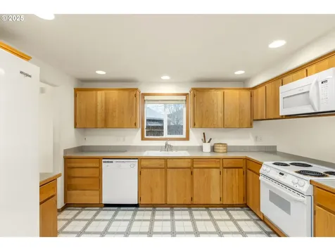 6196 SE Century Court Hillsboro OR 97123