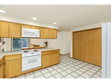 6196 SE Century Court Hillsboro OR 97123