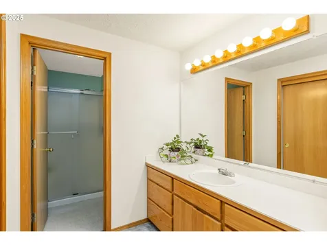 6196 SE Century Court Hillsboro OR 97123