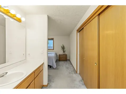 6196 SE Century Court Hillsboro OR 97123