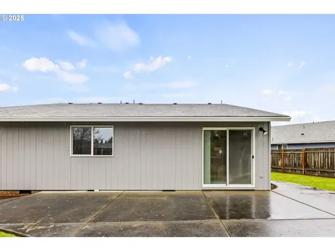 6196 SE Century Court Hillsboro OR 97123