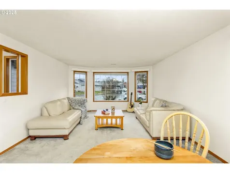 6196 SE Century Court Hillsboro OR 97123