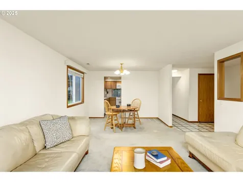 6196 SE Century Court Hillsboro OR 97123