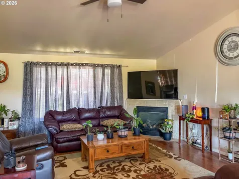185 SE Lebleu Lane Winston OR 97496