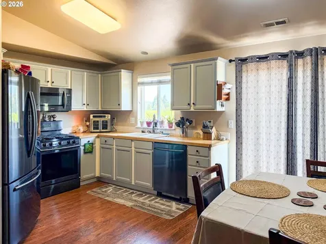 185 SE Lebleu Lane Winston OR 97496