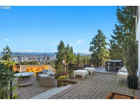 2933 SW Fairview Boulevard Portland OR 97205