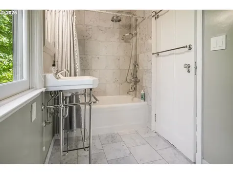 2933 SW Fairview Boulevard Portland OR 97205