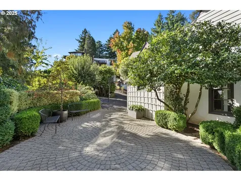 2933 SW Fairview Boulevard Portland OR 97205