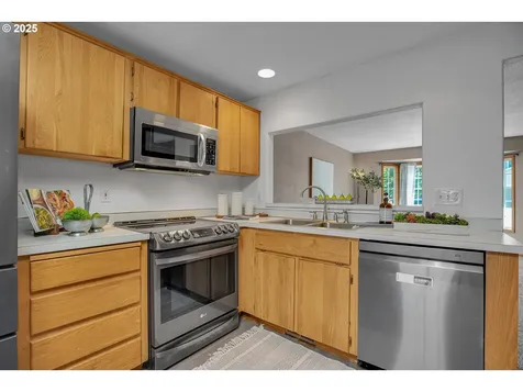 6751 SE Madison Street Hillsboro OR 97123