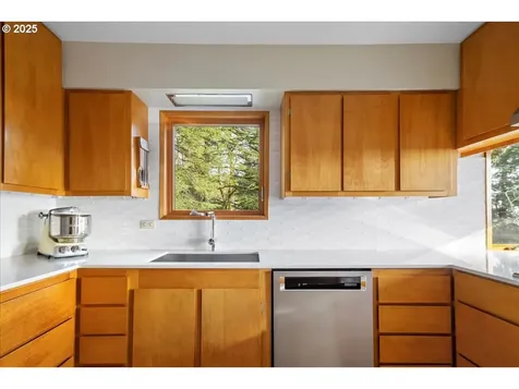 3336 SW Fairmount Lane Portland OR 97239