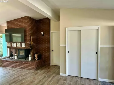 1492 Barton Street Eugene OR 97404