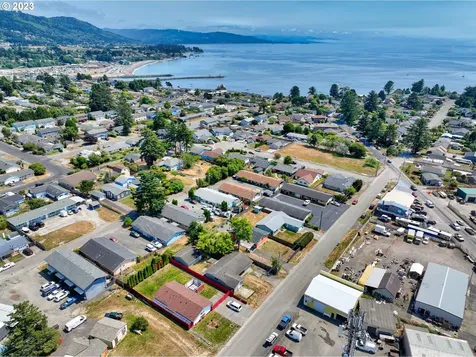 388 Tanbark Road Brookings OR 97415