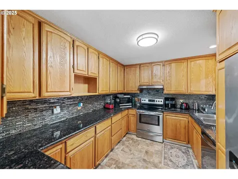 1825 Grant Street North Bend OR 97459