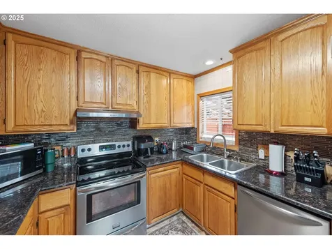 1825 Grant Street North Bend OR 97459