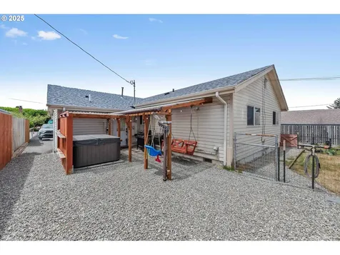 1825 Grant Street North Bend OR 97459