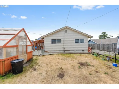 1825 Grant Street North Bend OR 97459