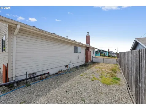 1825 Grant Street North Bend OR 97459