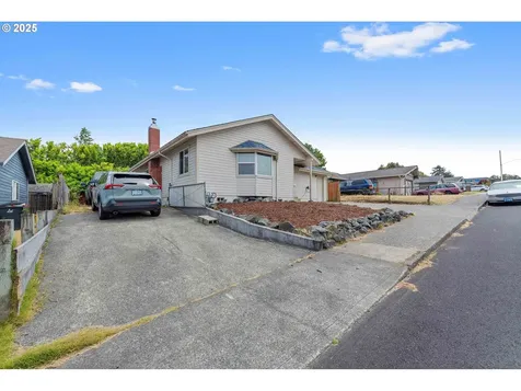 1825 Grant Street North Bend OR 97459