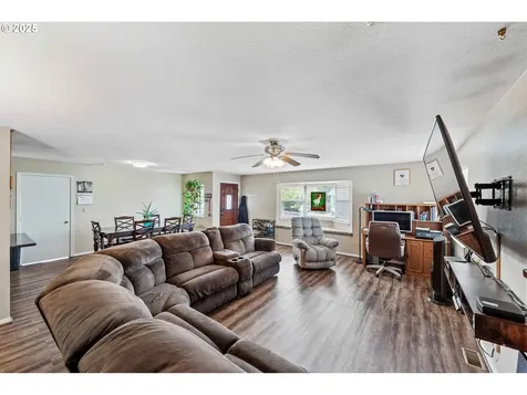 1825 Grant Street North Bend OR 97459