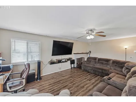1825 Grant Street North Bend OR 97459