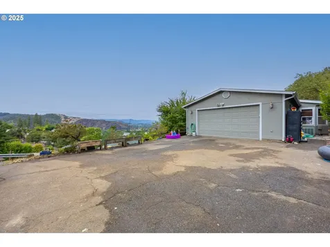 769 SE Fisher Drive Roseburg OR 97470
