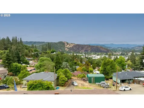 769 SE Fisher Drive Roseburg OR 97470