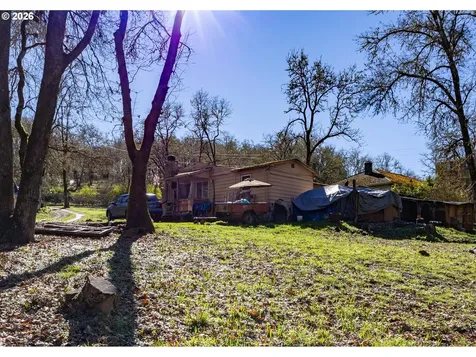1176 Whistlers Lane Roseburg OR 97470