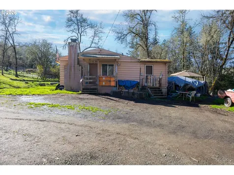 1176 Whistlers Lane Roseburg OR 97470