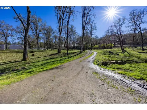 1176 Whistlers Lane Roseburg OR 97470
