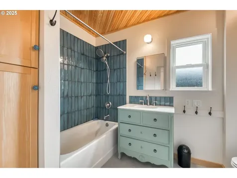 14 NE 56th Avenue Portland OR 97213