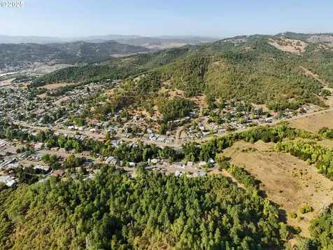 0 NE Carmen Street Roseburg OR 97470